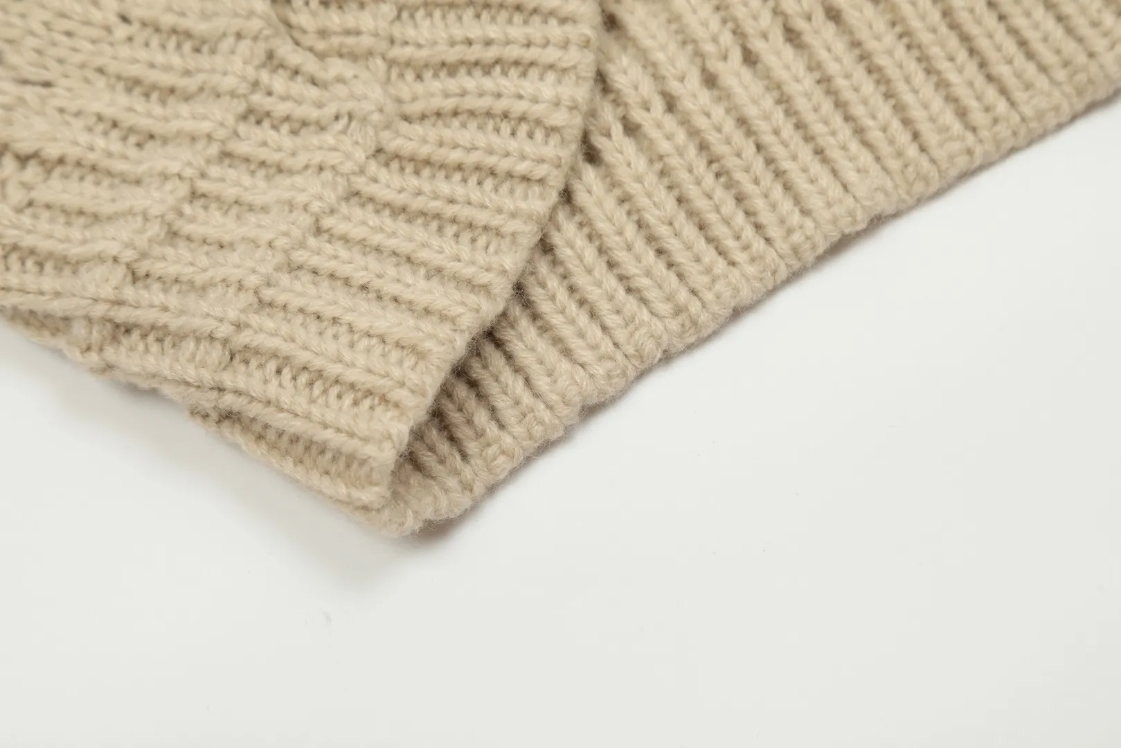 vivienne west wood West Queen Vivian Saturn New Retro "Unisex" Hollow Knitted Sweater Wool Round Neck 2024 Spring Size: S -M- L Color: Apricot Black